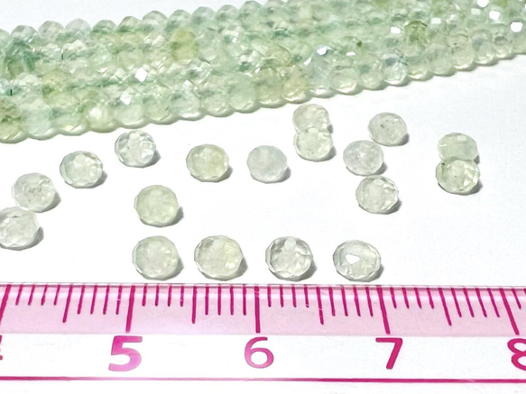 【天然石ボタンカット】宝石質プレナイトAAA　10個　ハンドメイド素材 3枚目の画像