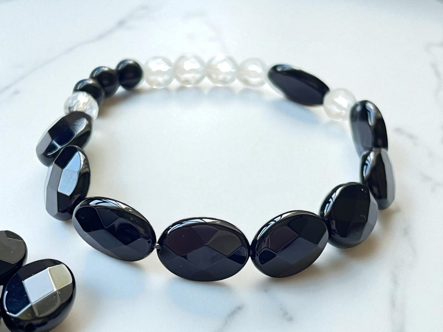 【新登場♪】【送料無料】守護と浄化のスペシャリスト☆オニキスと伊勢巡礼水晶ブレスレットさん