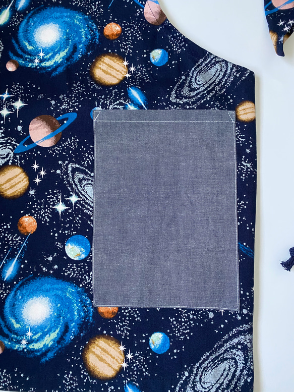 宇宙柄ネイビー☆100〜110こどもエプロン、三角巾、巾着3点セット 3枚目の画像