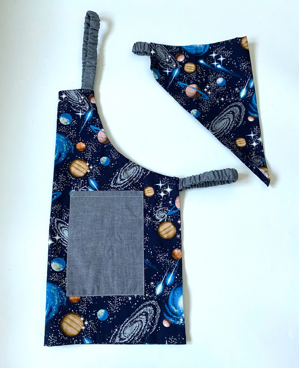 宇宙柄ネイビー☆100〜110こどもエプロン、三角巾、巾着3点セット 2枚目の画像