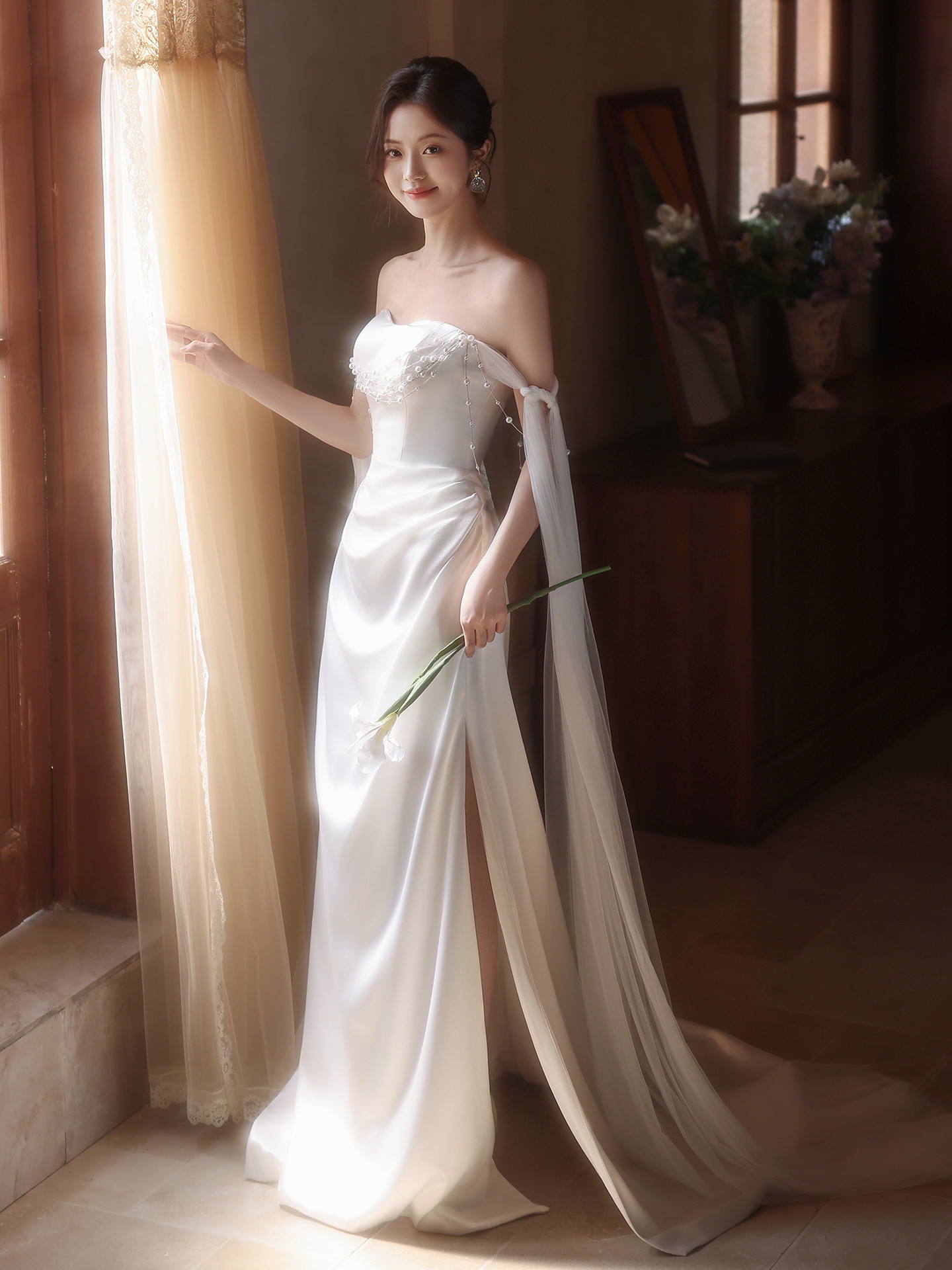 綺麗 白 サテン ウェディングドレス 裾引き おしゃれ パーティー 結婚式 花嫁 演奏会 前撮り 披露宴 A7046