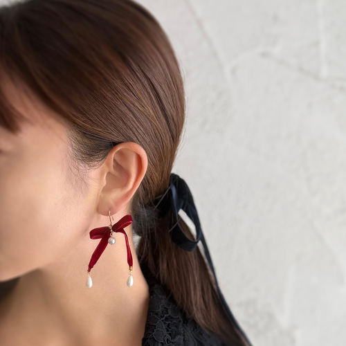 ◎ボルドーベロアリボンとパールのピアス/イヤリング ピアス（フック