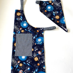 宇宙柄ネイビー☆120〜130こどもエプロン、三角巾、巾着3点セット　 2枚目の画像