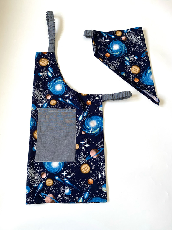 宇宙柄ネイビー☆120〜130こどもエプロン、三角巾、巾着3点セット　 2枚目の画像