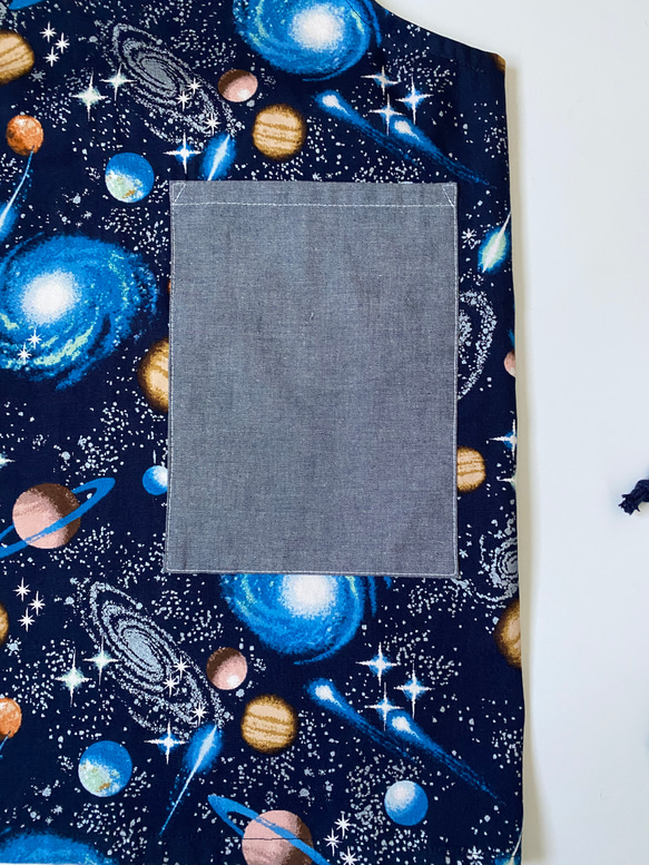 宇宙柄ネイビー☆120〜130こどもエプロン、三角巾、巾着3点セット　 4枚目の画像