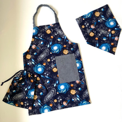 宇宙柄ネイビー☆130〜140こどもエプロン、三角巾、巾着3点セット　 1枚目の画像