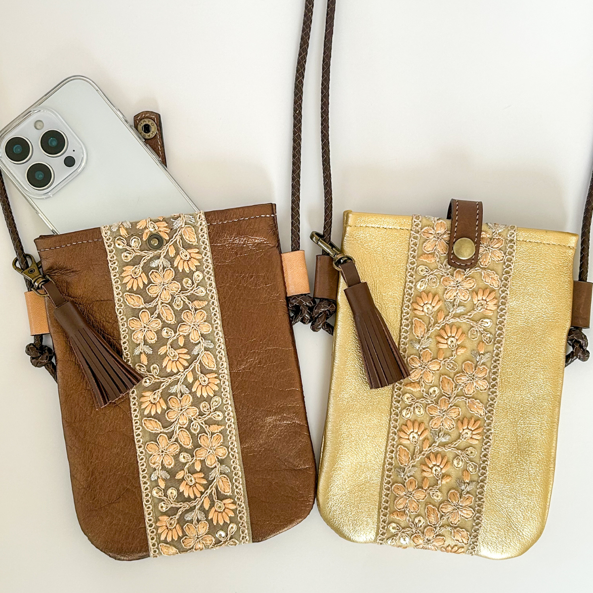 本革スマホポシェット｜インド刺繍リボン✴︎カードポケット付き・タッセル付き✴︎大人のスマホショルダーバック 7,360円