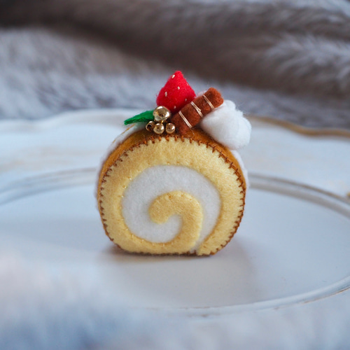 生クリームのロールケーキ フェルトケーキ ハンドメイド ミニチュア