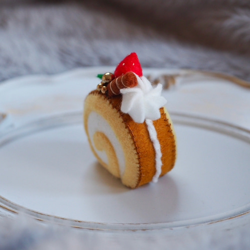 生クリームのロールケーキ フェルトケーキ ハンドメイド ミニチュア