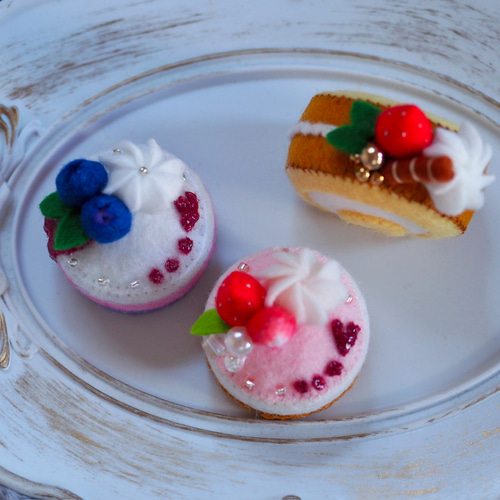 生クリームのロールケーキ フェルトケーキ ハンドメイド ミニチュア
