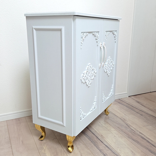 ロココ調ホワイトキャビネット♡姫系インテリアにぴったりの収納棚