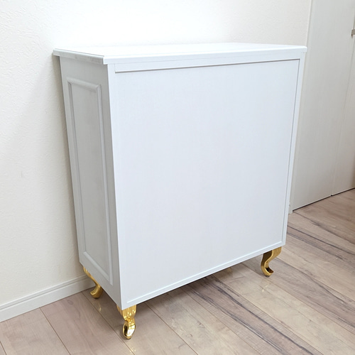 ロココ調ホワイトキャビネット♡姫系インテリアにぴったりの収納棚