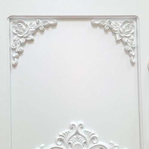 ロココ調ホワイトキャビネット♡姫系インテリアにぴったりの収納棚