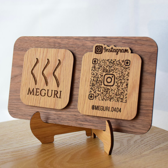 木材が選べる ロゴ、QRコード 木製看板 卓上看板 スタンド 2枚目の画像