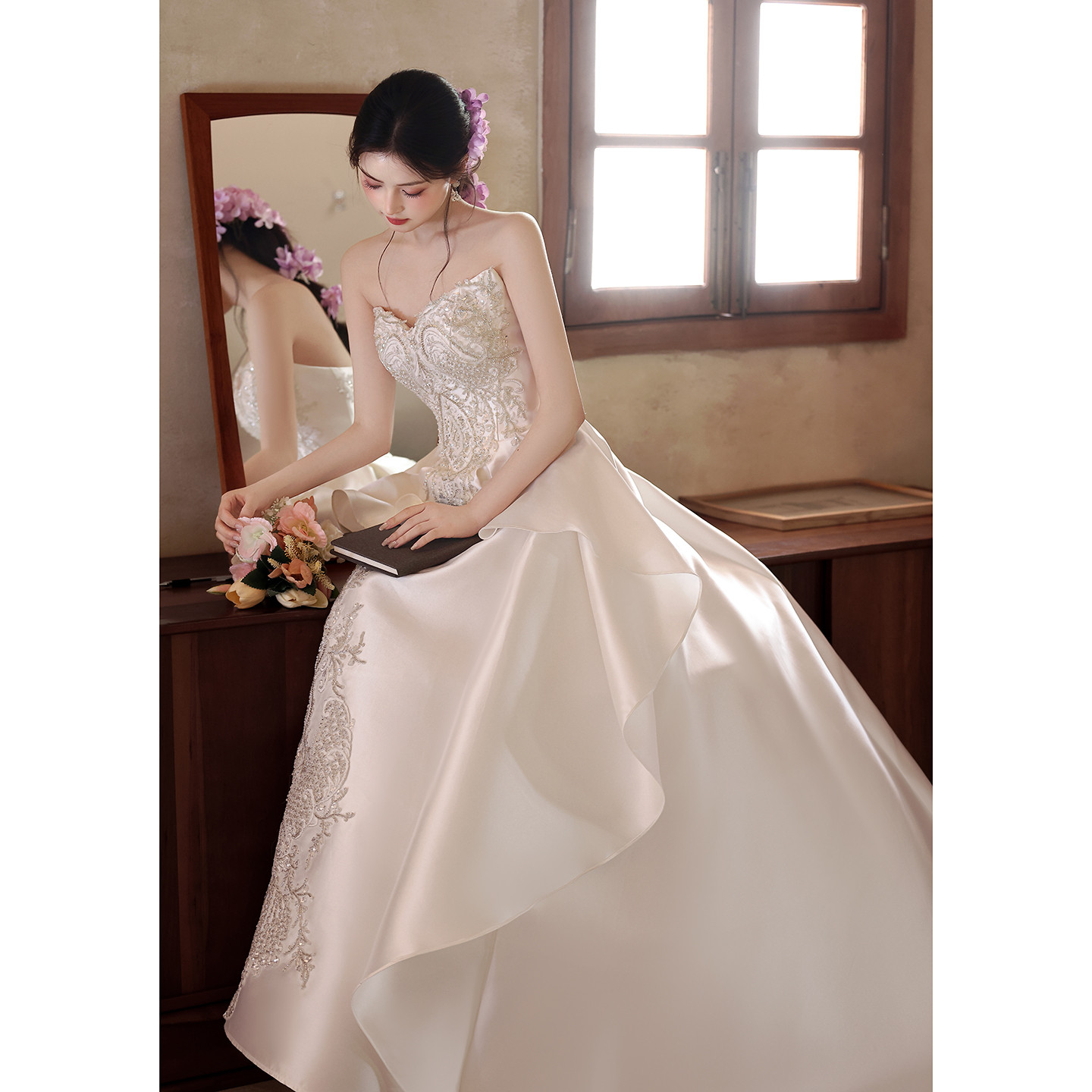 綺麗 白 サテン オフショルダー ウェディングドレス 裾引き 上品 パーティー 花嫁 演奏会 前撮り 披露宴 A7057