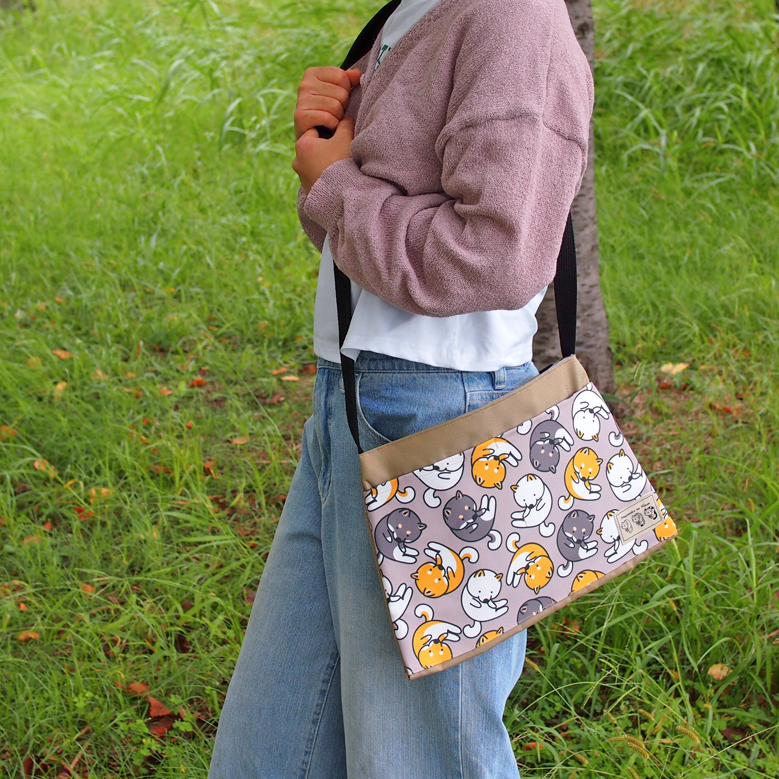 病院へ通院するとき便利なバッグ ポケット多め 深さが変わるショルダーバッグ 柴犬ベージュ