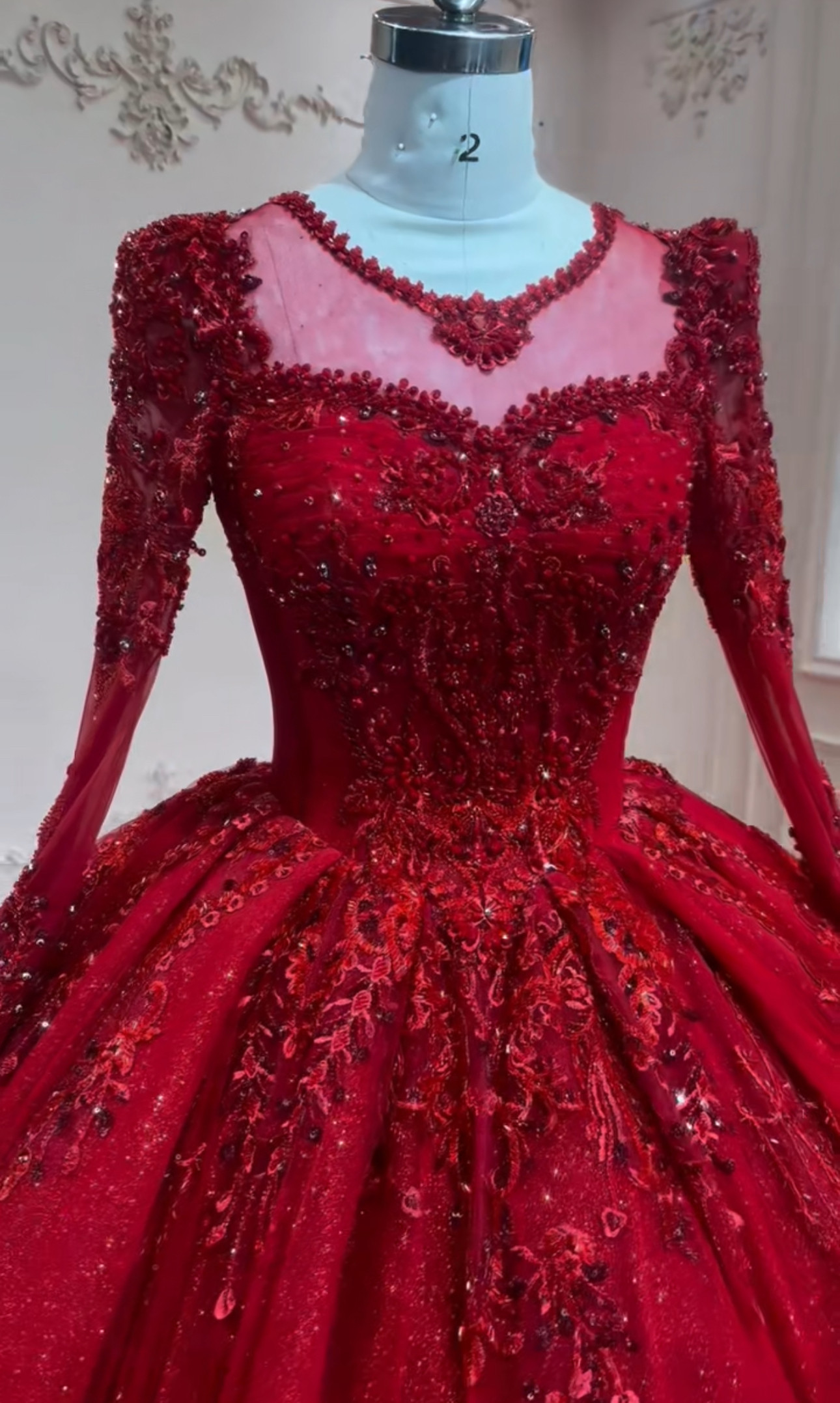 高品質　背中空き　長袖　編み上げ　短いトレーン　赤　カラードレス　大人気　バックリボン　サイズオーダー可能　演奏会前撮り