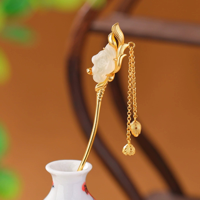 蓮の花のかんざし - 特別な日の装いに華やかさを添える　K194