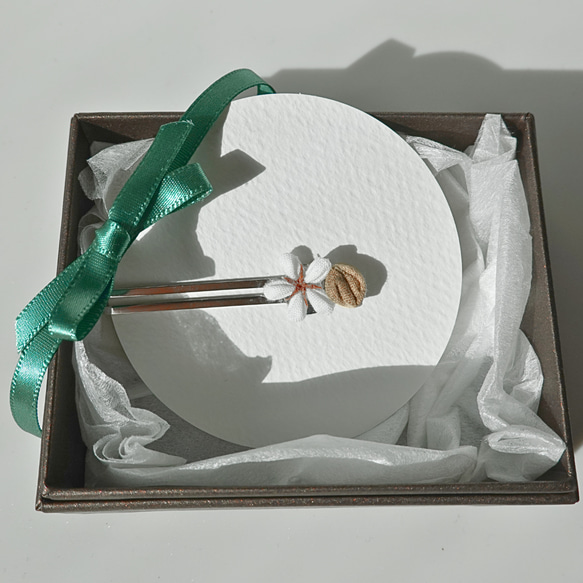 つまみ細工「コーヒーのネクタイピン」～にしみのおやさいクレヨン～ 3枚目の画像