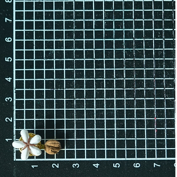 つまみ細工「コーヒーのピンバッジ」～にしみのおやさいクレヨン～ 9枚目の画像