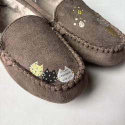 ★new 2025年モデル★あったかボアの水玉柄モカシンシューズ「にゃんモカ」ネコ！秋冬シューズ 2E【受注制作】 5枚目の画像