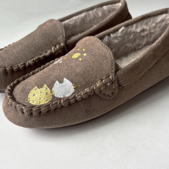 ★new 2025年モデル★あったかボアの水玉柄モカシンシューズ「にゃんモカ」ネコ！秋冬シューズ 2E【受注制作】 1枚目の画像
