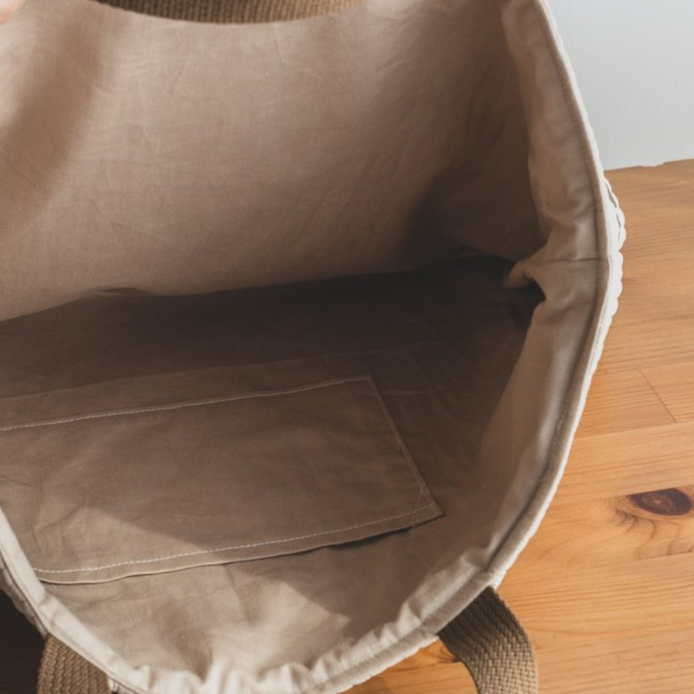 高見えするダイナソーブラウン入園入学セット。名入れでお子様だけの特別バッグに。恐竜好きの君へ届け！