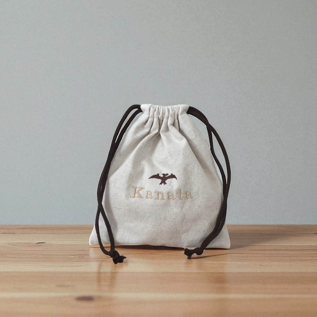 高見えするダイナソーブラウン入園入学セット。名入れでお子様だけの特別バッグに。恐竜好きの君へ届け！