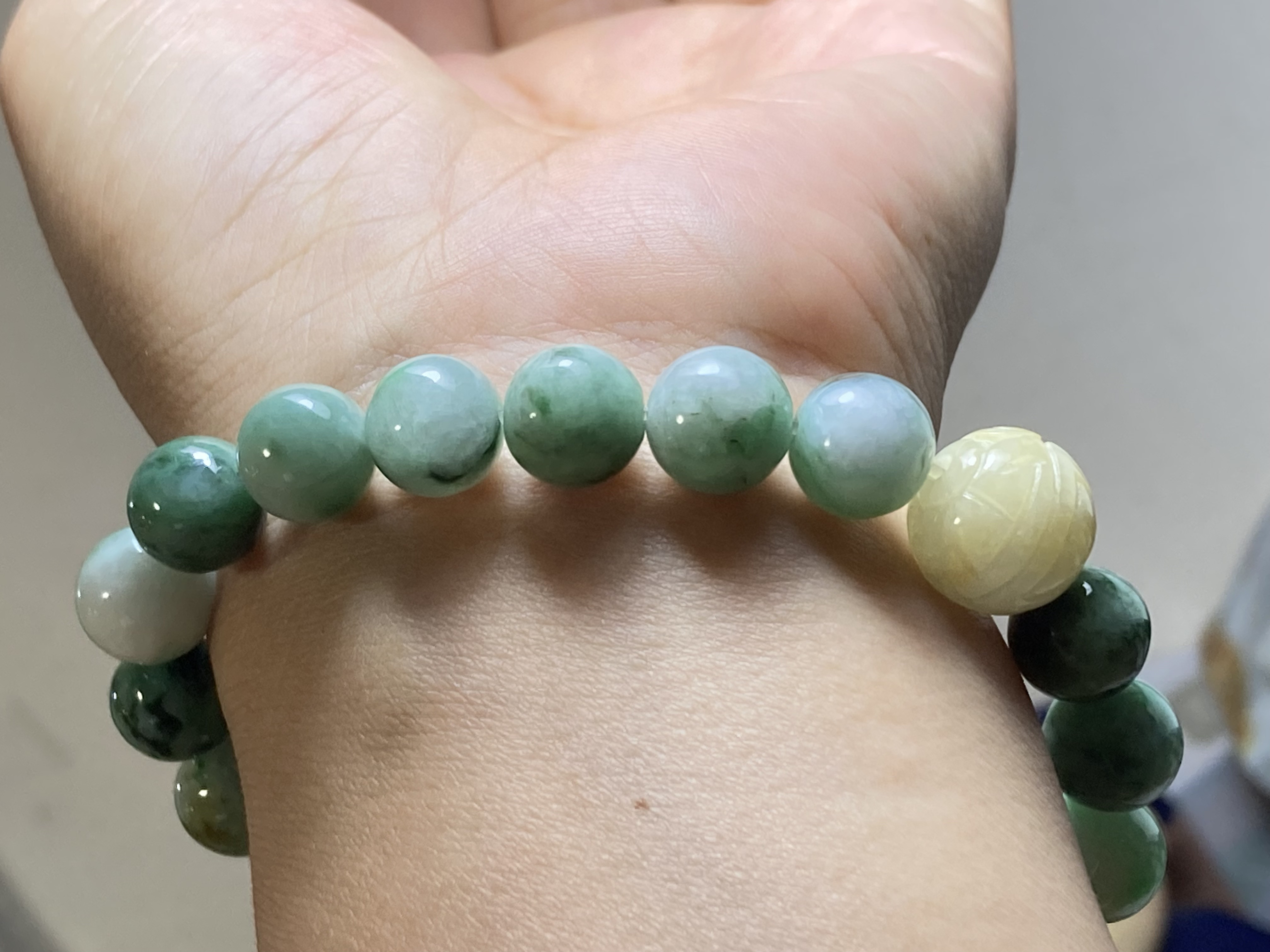 BR7-45 花緑10.0mm 彫り花珠 ミャンマー産 天然 A貨 本翡翠 ブレスレット