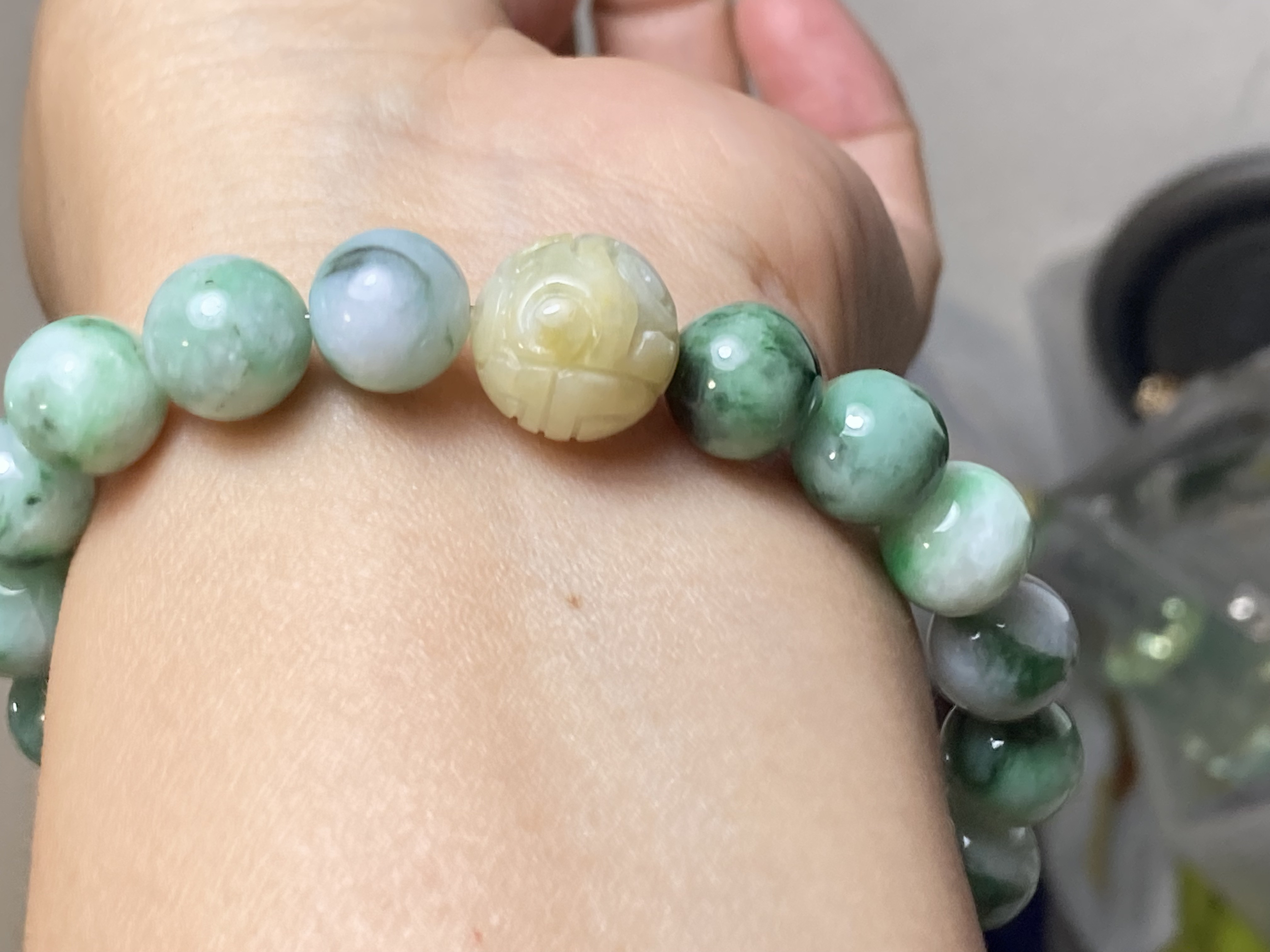 BR7-45 花緑10.0mm 彫り花珠 ミャンマー産 天然 A貨 本翡翠 ブレスレット