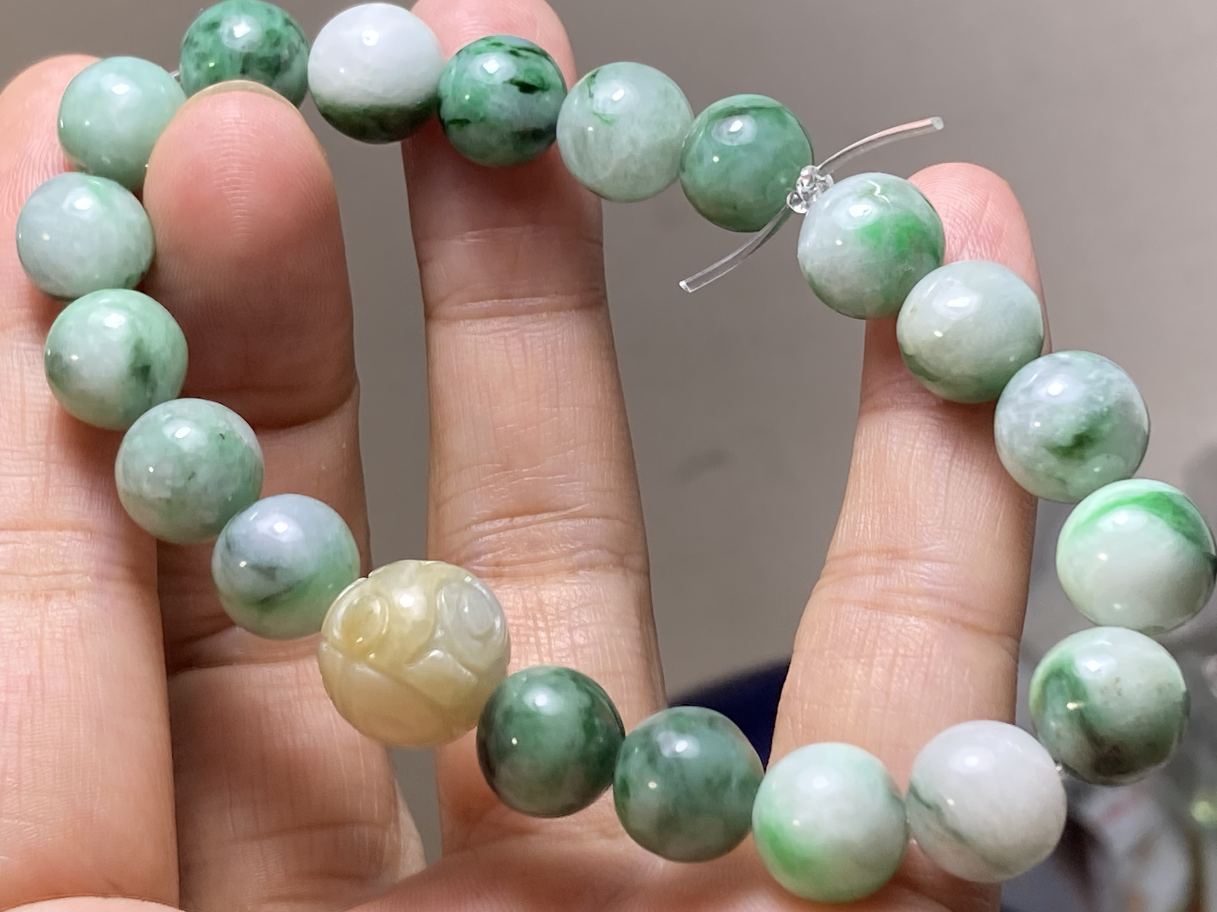 BR7-45 花緑10.0mm 彫り花珠 ミャンマー産 天然 A貨 本翡翠 ブレスレット