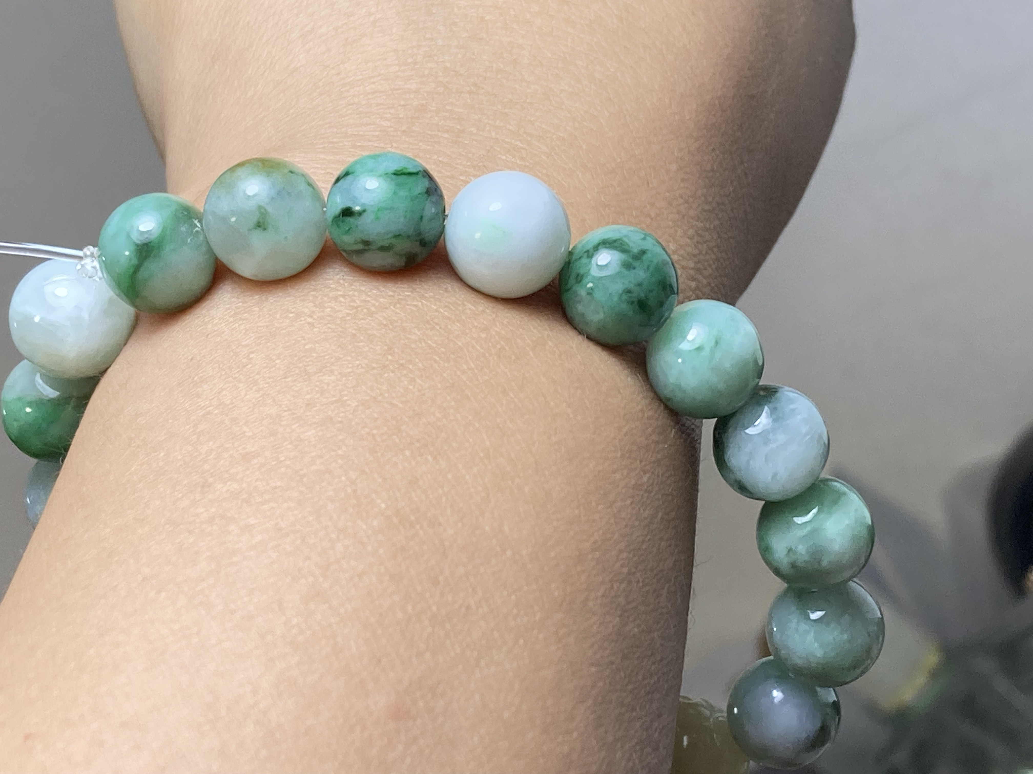 BR7-45 花緑10.0mm 彫り花珠 ミャンマー産 天然 A貨 本翡翠 ブレスレット