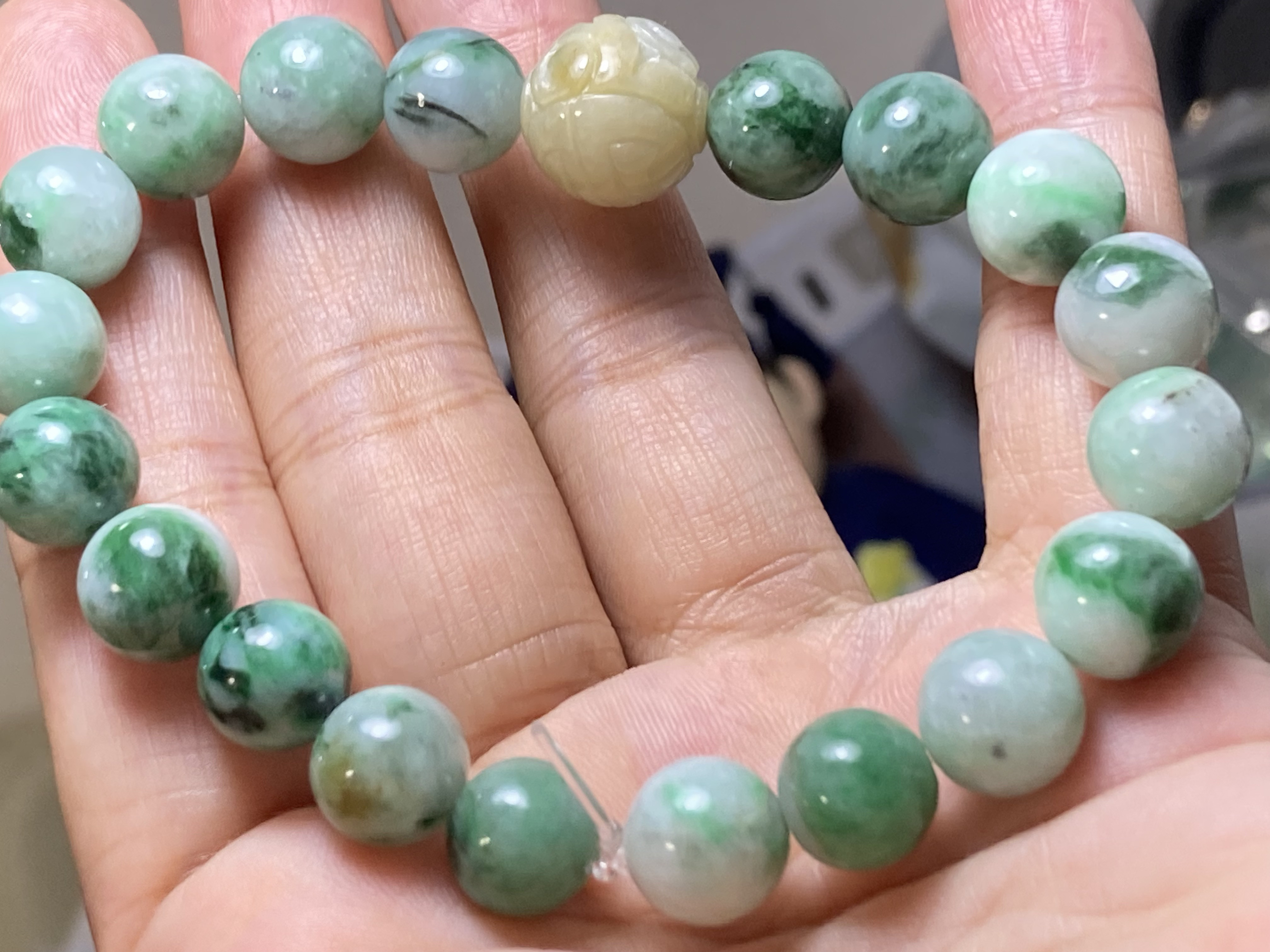 BR7-45 花緑10.0mm 彫り花珠 ミャンマー産 天然 A貨 本翡翠 ブレスレット