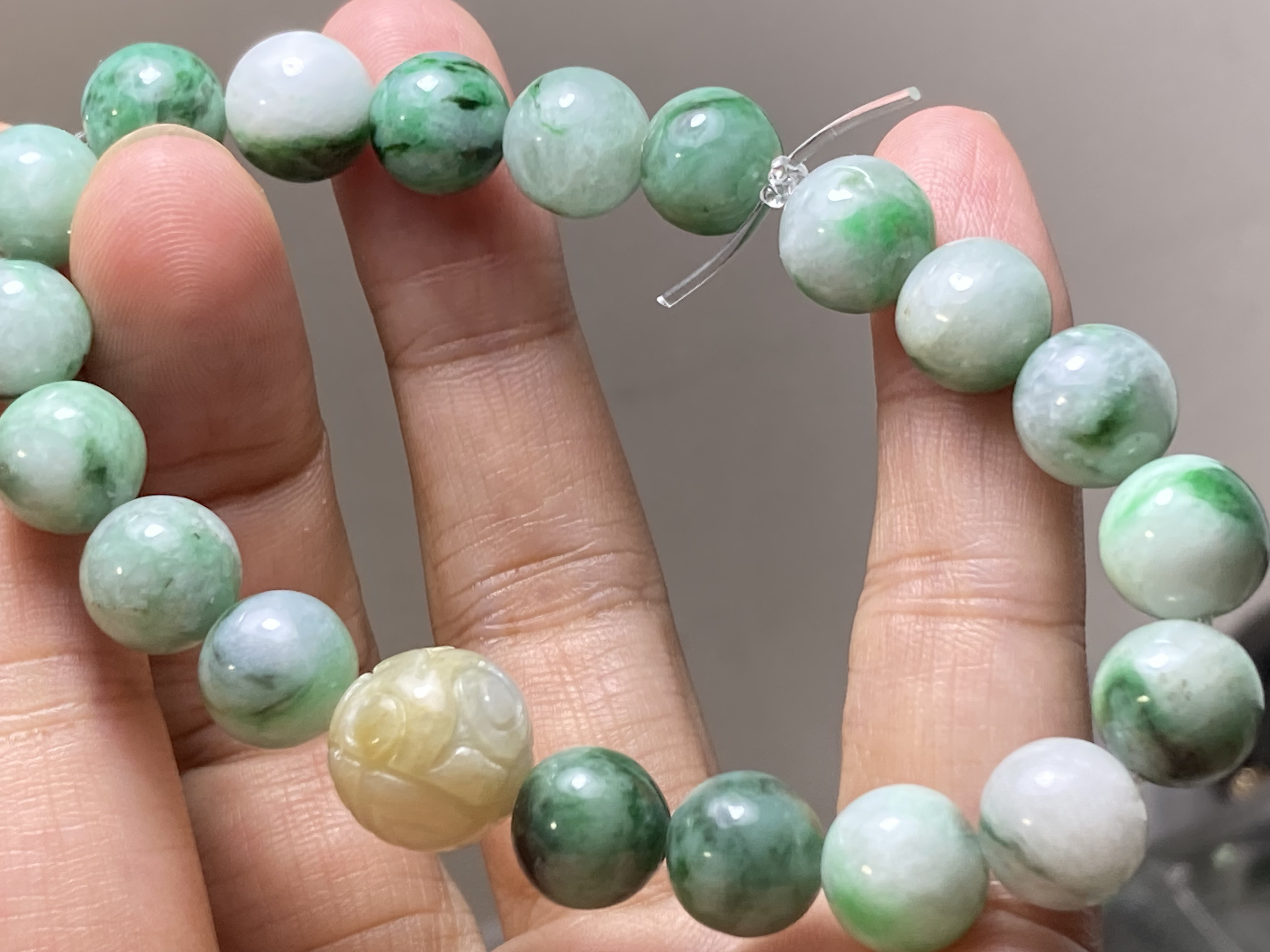 BR7-45 花緑10.0mm 彫り花珠 ミャンマー産 天然 A貨 本翡翠 ブレスレット