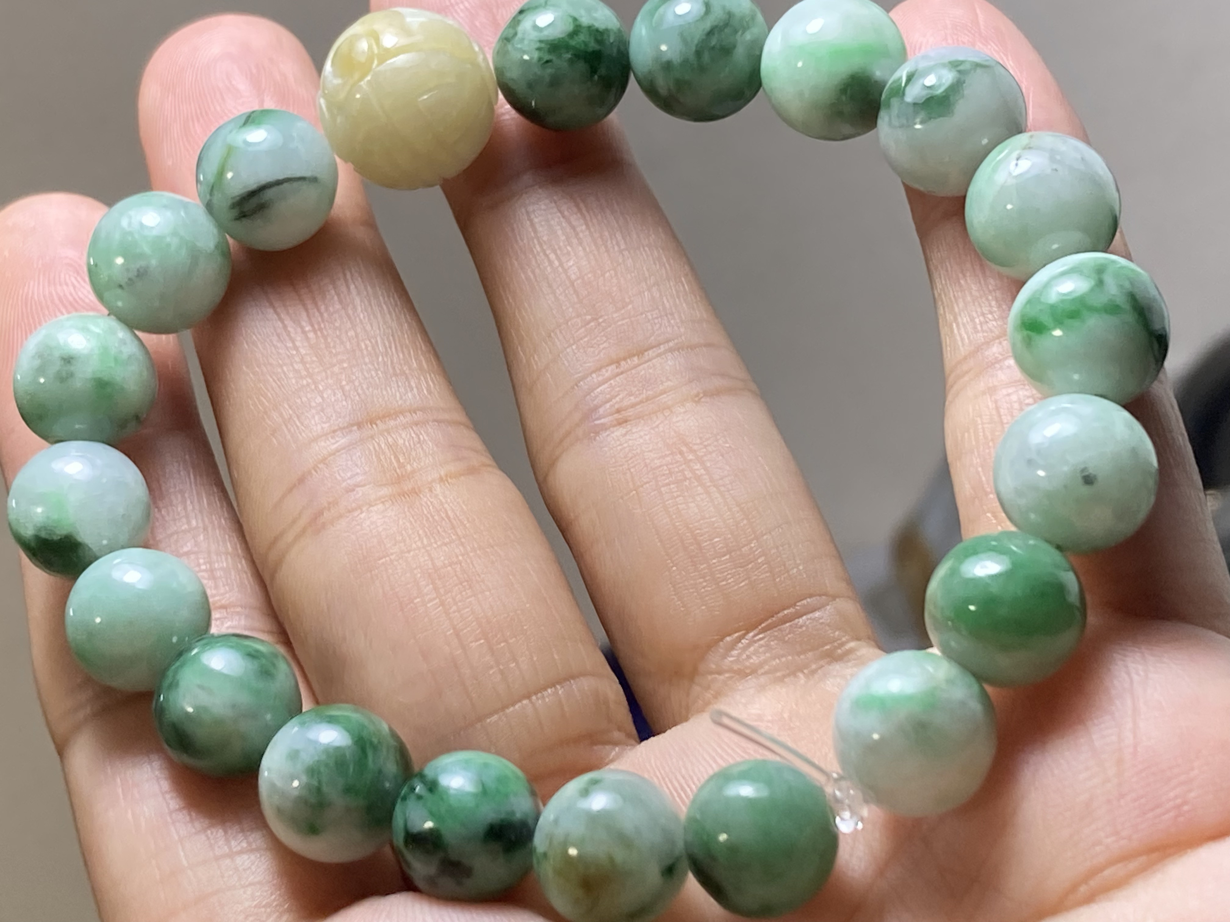 BR7-45 花緑10.0mm 彫り花珠 ミャンマー産 天然 A貨 本翡翠 ブレスレット