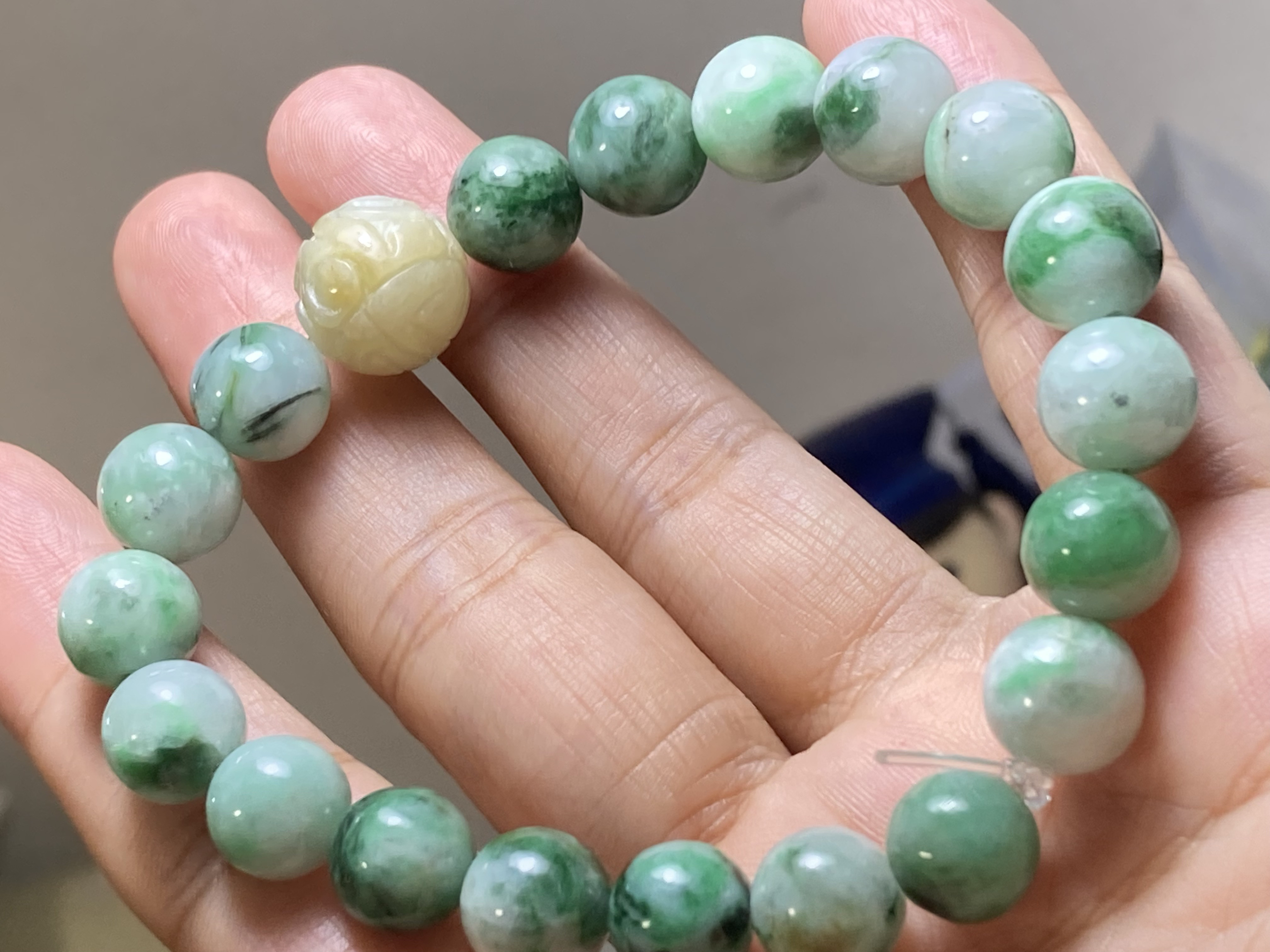 BR7-45 花緑10.0mm 彫り花珠 ミャンマー産 天然 A貨 本翡翠 ブレスレット