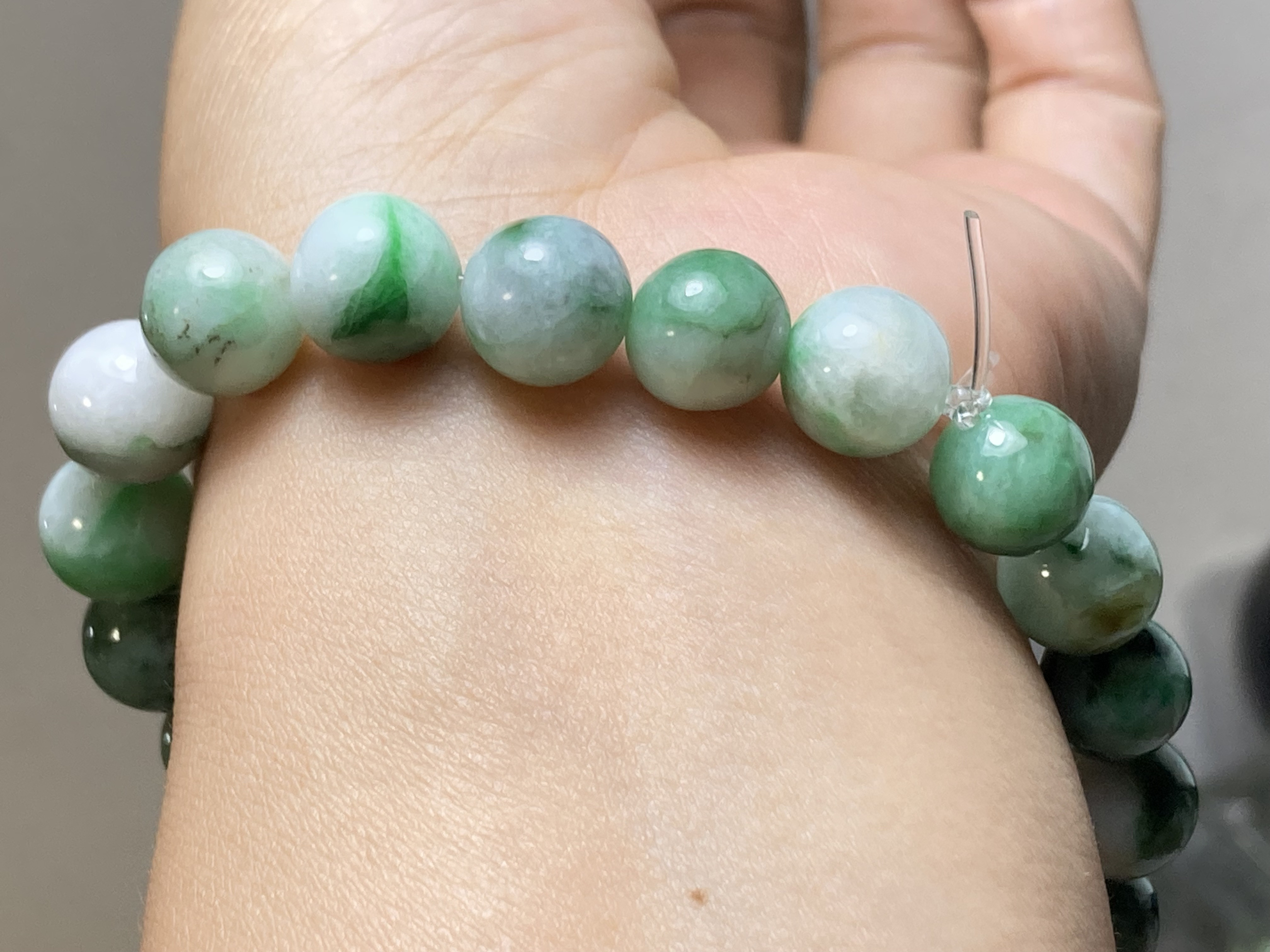 BR7-45 花緑10.0mm 彫り花珠 ミャンマー産 天然 A貨 本翡翠 ブレスレット