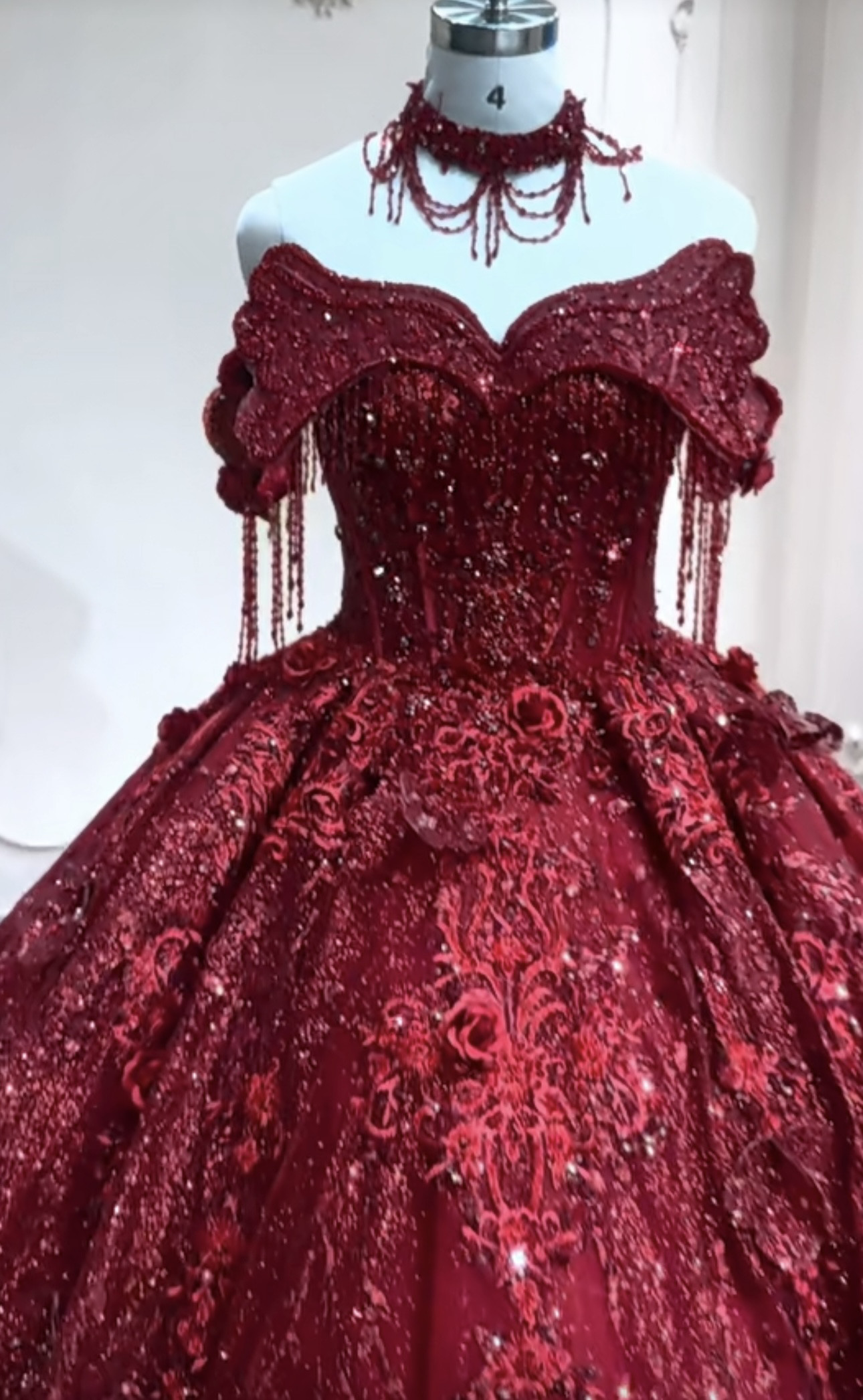 圧倒的に存在感　オフショルダー蝶々本命ドレス制作　バックリボン　カラードレス　フロアー丈　贅沢な総レース卒業式高品質刺繍