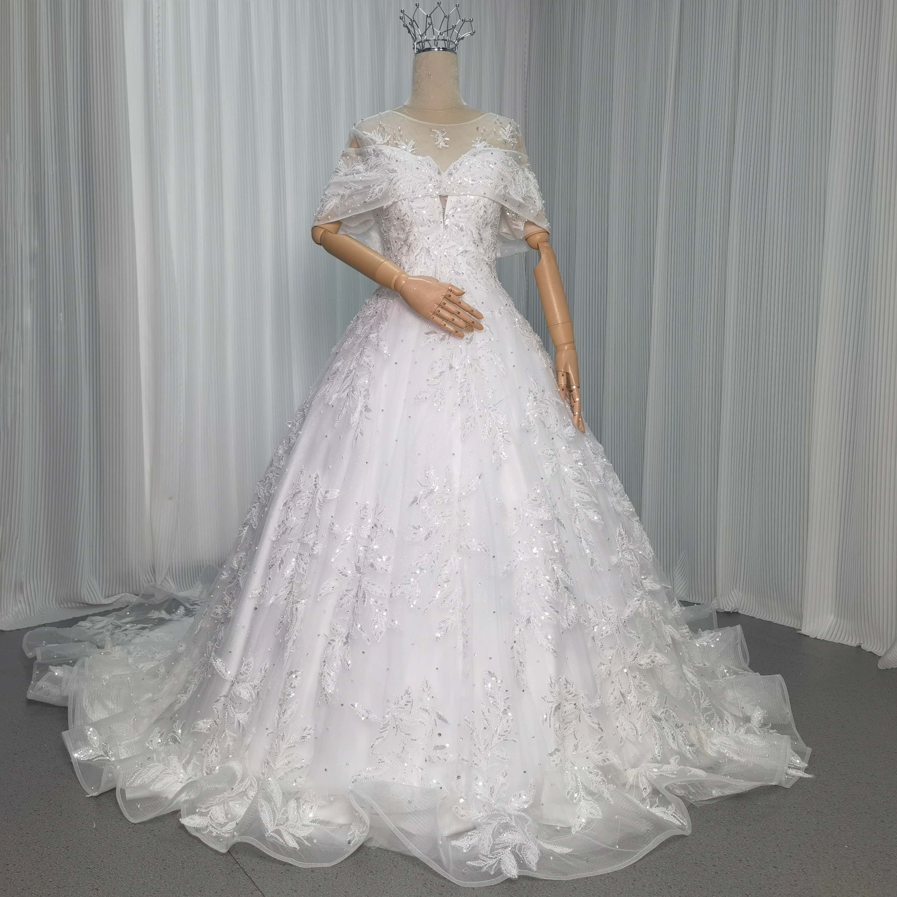 送料無料！ウェディングドレス 韓国風ドレス パール リーフ刺繍 3D立体レース刺繍 オフショルダー  華やかなトレーン