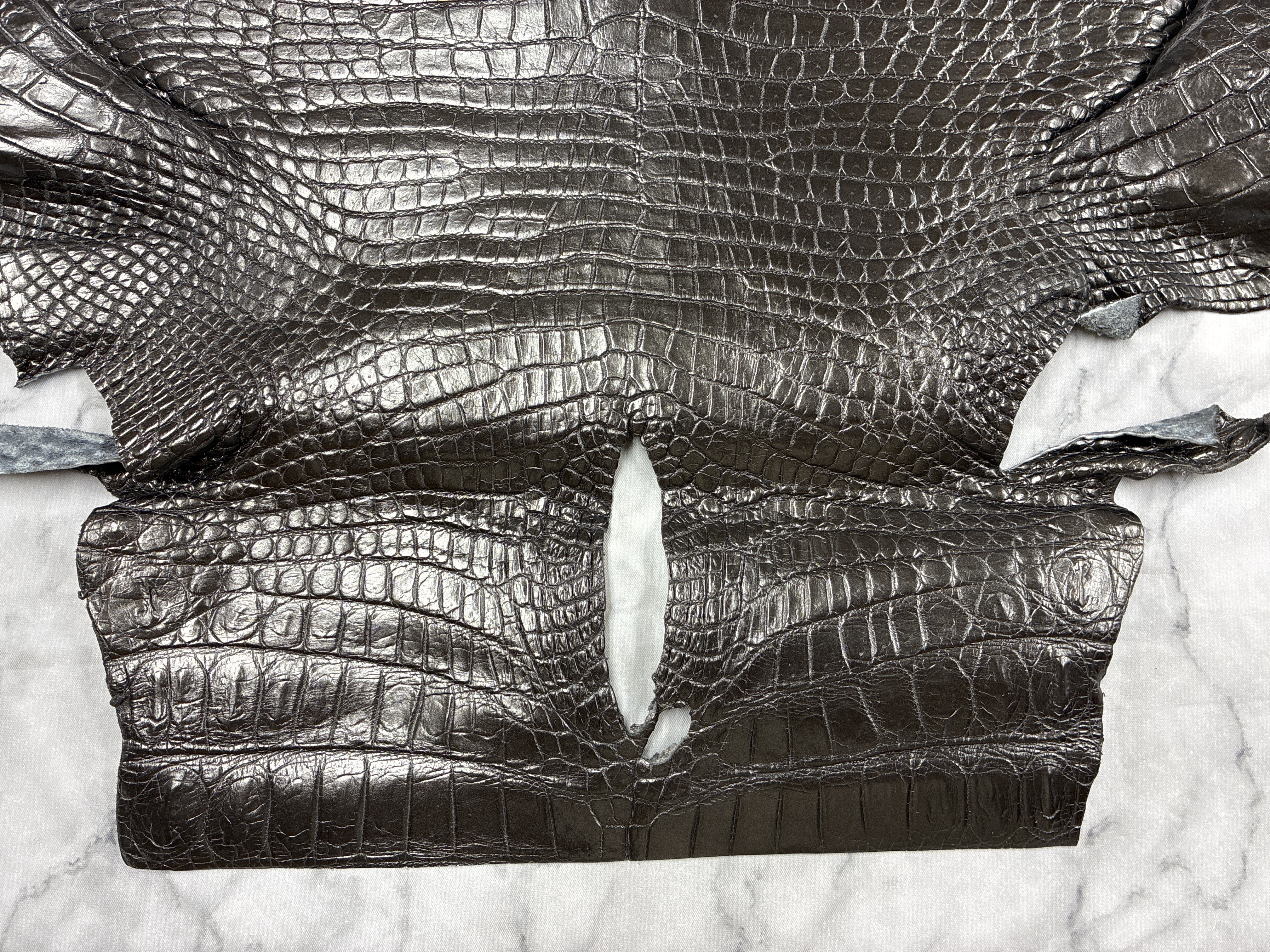 ♪レア商品♪ クロコダイル ワニ革 メタリックブラック_C80