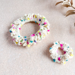 カラフルポンポンのニットシュシュ❤︎親子セット 姉妹 お揃い ヘアゴム キッズ ベビー 3枚目の画像