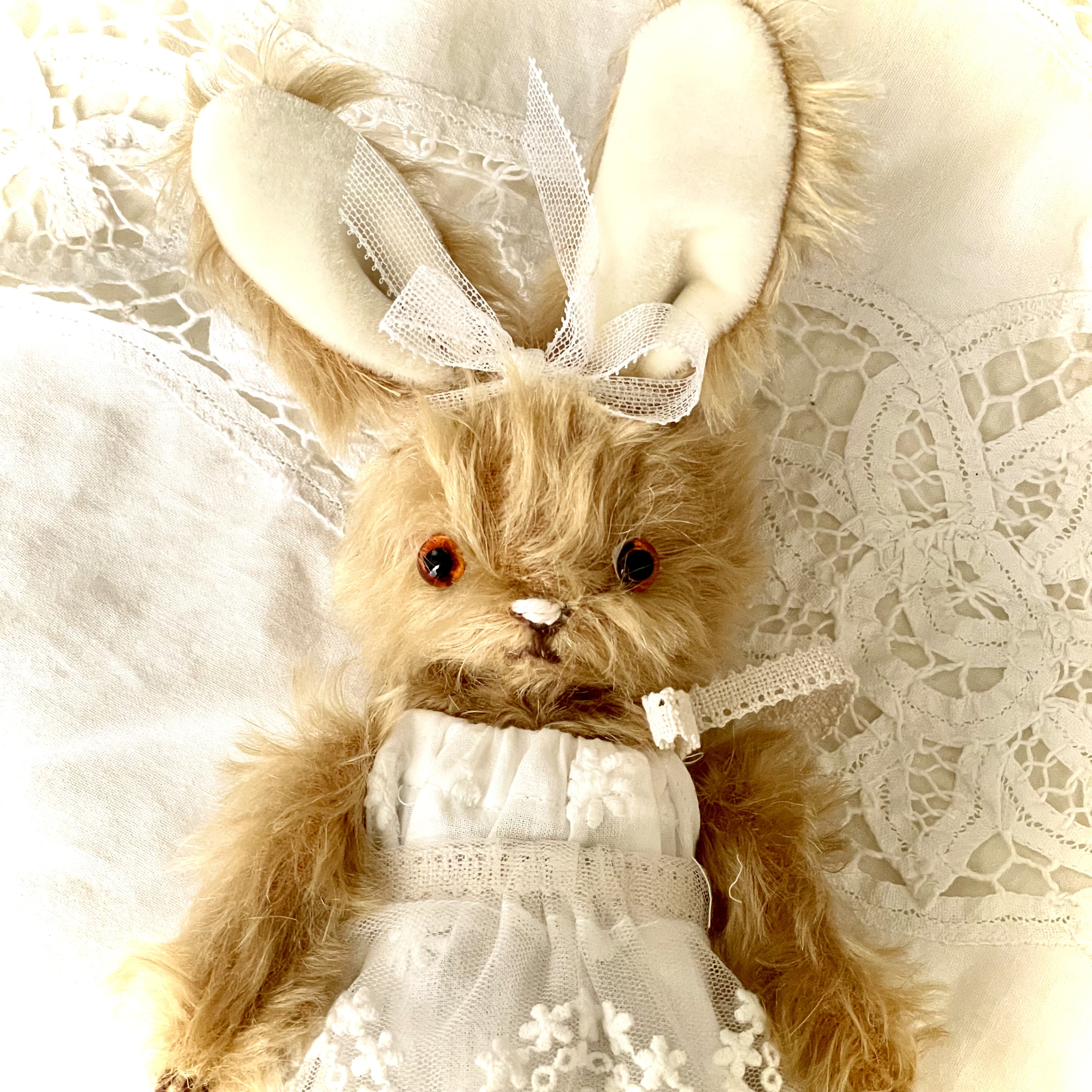 うさぎ好きさんのためのテディうさぎ　甘えたさんの垂れ耳うさぎちゃん　テディベア うさぎ好きさんのためのたっぷりレースの甘えたうさぎちゃんテディ