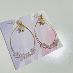 【一点物シリーズvol.10 樹脂ピアス】ビジューの輪っかピアス 1枚目の画像