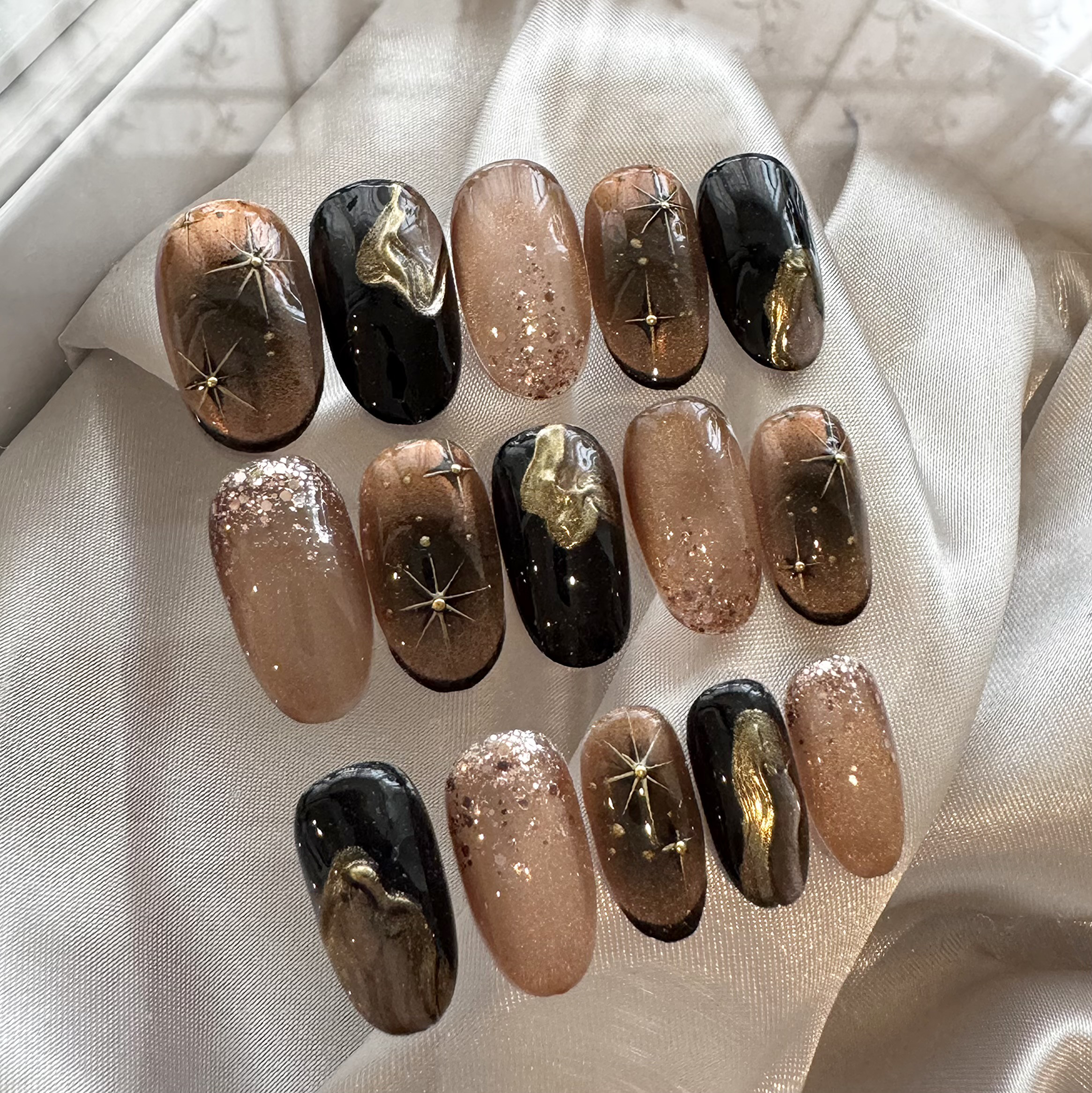 Starry Night – ブラウン×ブラックの星屑ネイルチップ【サイズオーダー可】