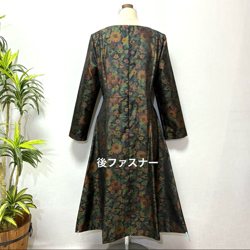 ★着物リメイク★　大島紬　フリル袖のゆったりワンピ　赤紫の十字絣　変わりリボン ☆着物リメイク☆ 大島紬 フリル袖のゆったりワンピ エレガントな茶泥