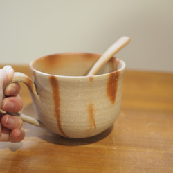 スープカップにも！たっぷりのめる備前マグカップ（緋だすき） 4枚目の画像