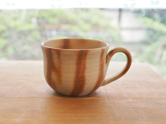 スープカップにも！たっぷりのめる備前マグカップ（緋だすき） 2枚目の画像