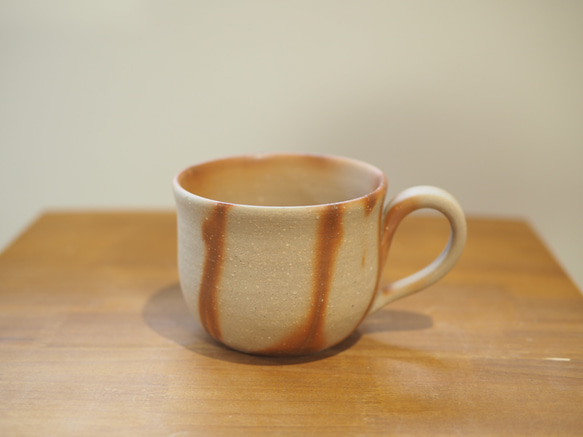 スープカップにも！たっぷりのめる備前マグカップ（緋だすき） 1枚目の画像