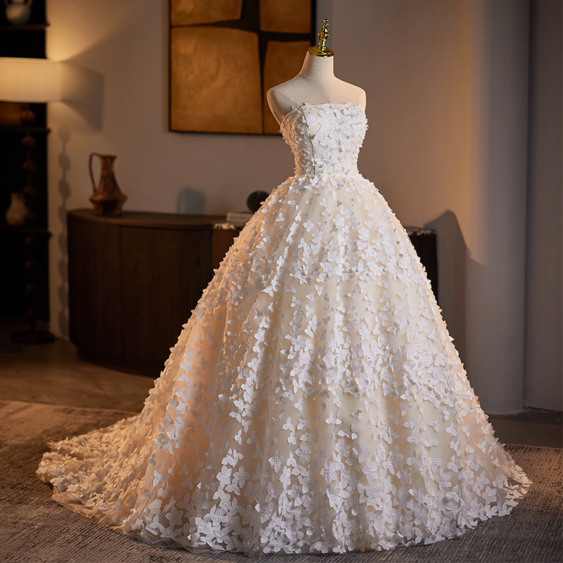 綺麗 白 立体花 ウェディングドレス パーティー 裾引き おしゃれ 高級感 結婚式 花嫁 前撮り 披露宴 A7097