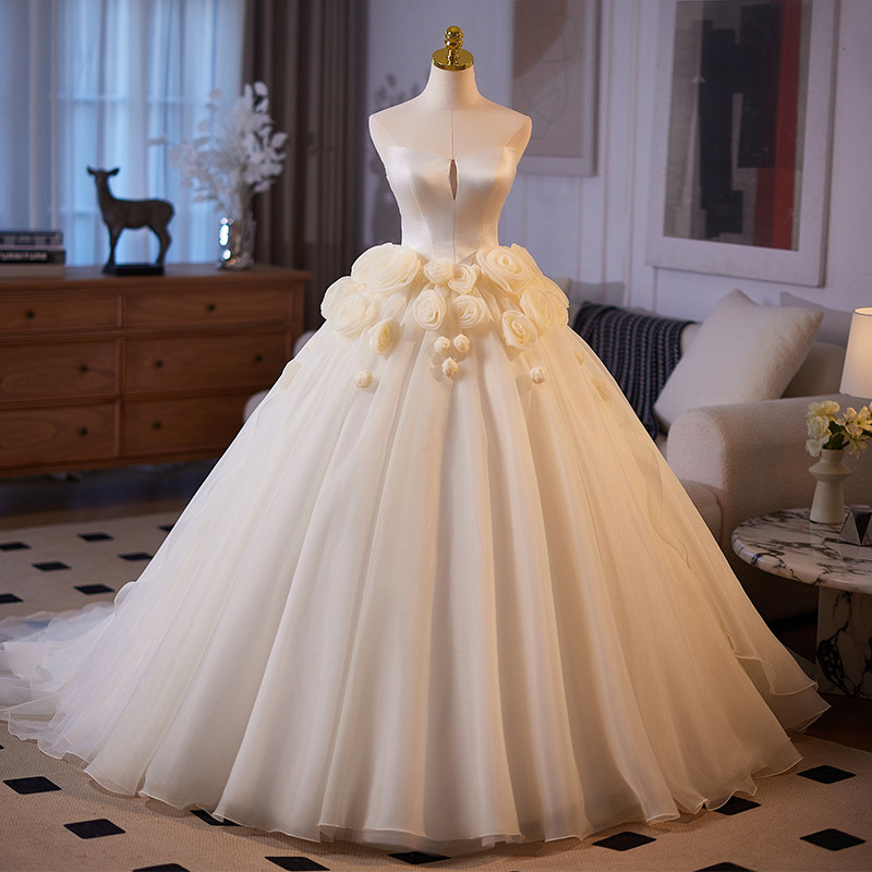 豪華 白 ふわふわ 立体花 ウェディングドレス パーティー 裾引き 高級感 結婚式 花嫁 前撮り 披露宴 A7100